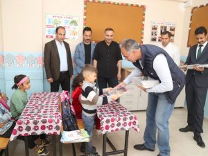 Eyyübiye’de Binlerce Okuma Kitabı Dağıtıldı