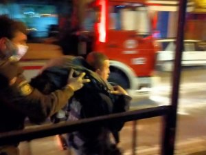 Yangında Dumandan Etkilenen Şahsı İtfaiye Ekipleri Kurtardı