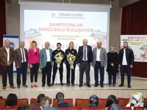 Budapeşte Şampiyonları Battalgazi’deki Gençlerle Buluştu
