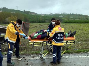 Samsun’da Kamyonla Hafif Ticari Araç Çarpıştı: 1’i Ağır 3 Yaralı