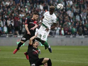 Spor Toto 1. Lig: Bursaspor: 0 - Gençlerbirliği: 0 (İ̇lk Yarı Sonucu)