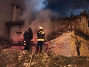 Sivas’ta Metruk Binada Yangın