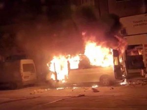 Kontağın Çevrilmesiyle Transit Bir Anda Patlayıp Alev Topuna Döndü: 1 Yaralı