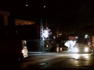 Arnavutköy’de Patlayan Elektrik Telleri Mahallede Paniğe Neden Oldu
