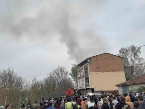 Arnavutköy’de Gecekondu Yangını, Ev Sahibi Sinir Krizi Geçirdi