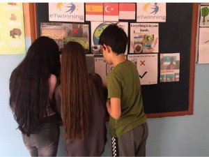 Öğrenci Ve Öğretmenlerden Çevreci Proje