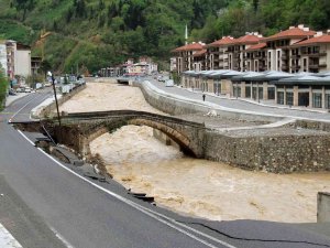 20 Ay Önce Sel Afeti Yaşayan Dereli’de Su Seviyesi Yükselen Dere Paniğe Neden Oldu