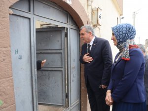 İ̇ftar Öncesi Kapı Kapı Dolaştı