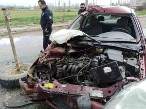 Kazada Hurdaya Dönen Otomobilde Kimsenin Burnu Bile Kanamadı