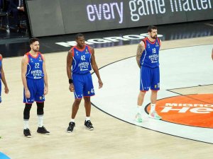 Anadolu Efes, Milano Deplasmanında