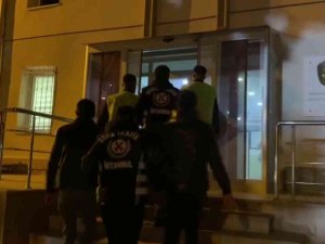 Tuzla’da Polis Ekiplerinden Otopark Parası İsteyen Değnekçiye Suçüstü