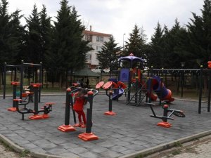 Pursaklar’da Vatandaşlar Açık Havada Spor Yapmanın Keyfini Çıkarıyor