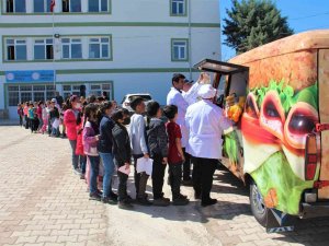‘Kantinbüs’ Kantini Bulunmayan Köy Okulları İçin Yollarda