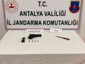 Silahla Yaralamanın Şüphelisi Aracında Yakalandı