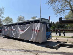 Patlamanın Yaşandığı Otobüs Olay Yerinden Kaldırıldı...