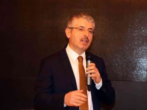 Çopuroğlu: “Vekillerimiz Hür İradesiyle Çıkıp İstediğini Söyleyebilir”