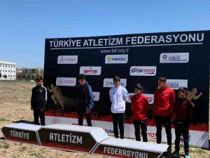 Genç Atletler 2 Madalya İle Dönüyor