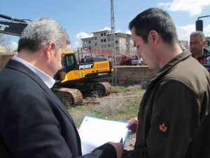 Bünyan’da Metruk Binalar Yıkılıyor