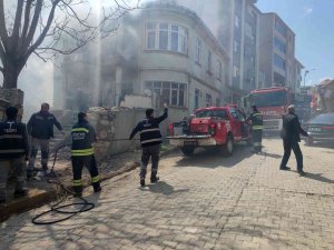 Tekirdağ’da İki Katlı Evde Yangın Çıktı