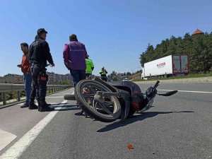 Kamyonet İle Çarpışan Motosiklet Sürücüsü Yaralandı