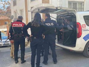 Eşinin Ölüm Haberini Alan Adam Sağlıkçılara Zor Anlar Yaşattı