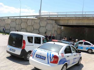 Polisten Kaçtı Çalıların Arasında Yakalandı