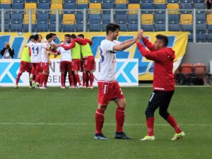 Spor Toto 1. Lig: Mke Ankaragücü: 2 - Altınordu: 3