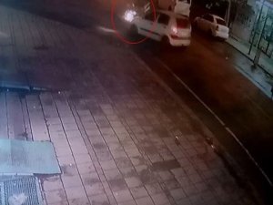 Motosikletle Otomobilin Kafa Kafaya Çarpıştığı Kaza Kamerada
