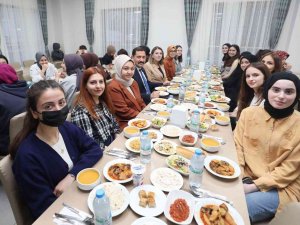 Vali Masatlı Ve Eşi, Kyk Yurdunda Kız Öğrencilerle İftar Yaptı