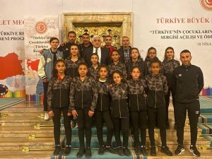 Kilis’in Bayan Futbol Takımı Tbmm’de