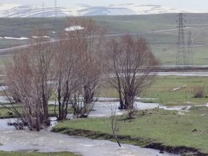 Kuru Dere Suya Kavuştu