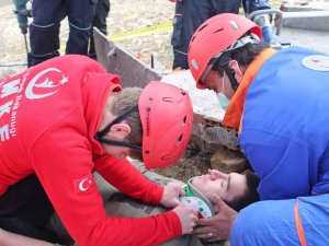 5.7’lik Deprem Tatbikatı Gerçeği Aratmadı