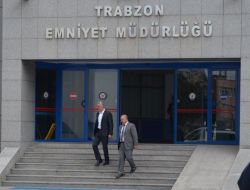 Başkan Hacıosmanoğlu’na Emniyet Müdürlüğü Çıkışında Gözaltındaki...