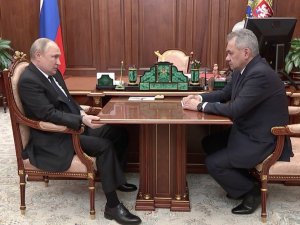 Ukrayna’nın Mariupol Kentindeki Son Durum Hakkında Rusya Devlet Başkanı Vladimir Putin’e Rapor Sunan Rusya Savunma Bakanı Sergey Şoygu, Rus Güçlerinin Kentte Kontrol Sağladığını Belirtti.