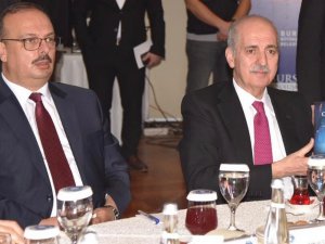 21 Yılda Yazılan ’Bir Cuma Günü-ahi’ Numan Kurtulmuş’a Hediye Edildi