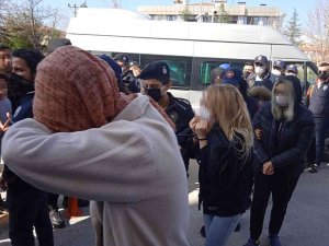 Dolandırıcılıktan Gözaltına Alınan Kadın "Ben De Kendime Güveniyorum, İçim Rahat" Dedi