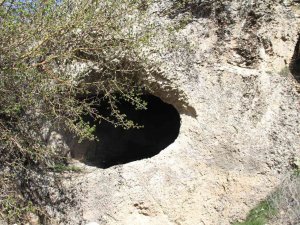 Elazığ’da Urartular Döneminden Kalma Kaya Mezarlarının Turizme Kazandırılması Bekleniyor