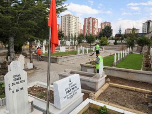 Talas’ta Mezarlıklar Bayrama Hazırlanıyor