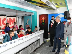 Mobil Trafik Eğitim Tırı Öğrencilere Eğitim Verdi