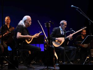 Cahit Berkay Ve Cengiz Özkan’dan Konser
