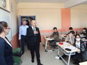 Vali Demirtaş, Sınava Giren Öğrencilerle Bir Araya Geldi