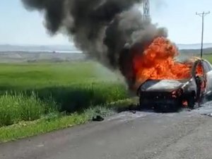 Otomobil Alev Topuna Döndü