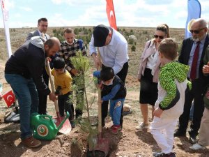 Özel Çocuklar 23 Nisan’ı Kendi Adlarına Diktikleri Fidanlarla Kutladı