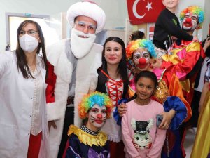 Üniversite Öğrencilerinden Anlamlı 23 Nisan Etkinliği