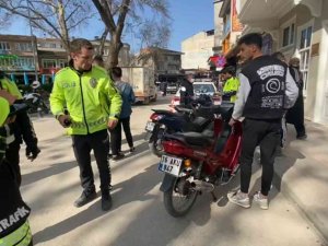 Plakasını Boyayıp Değiştirdi, Polis Ekipleri Bile Şaşırdı...