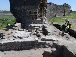 Diyarbakır’da Restorasyon Çalışmalarında Sur Duvarları Ve Payandaların İzleri Ortaya Çıktı