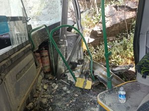 Beykoz’da İ̇ett Otobüsü Kayalıklara Daldı: 6 Yaralı