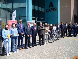 Bursa’da Kütüphane Haftası’nda Öğrenciler Ödüle Doydu
