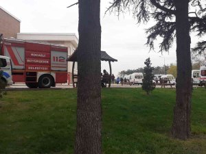 Üniversitenin Konferans Salonunda Çıkan Yangın Korkuttu