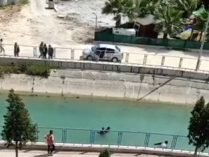 Suya Düşen Çocuğu Yoldan Geçen Vatandaş Kurtardı